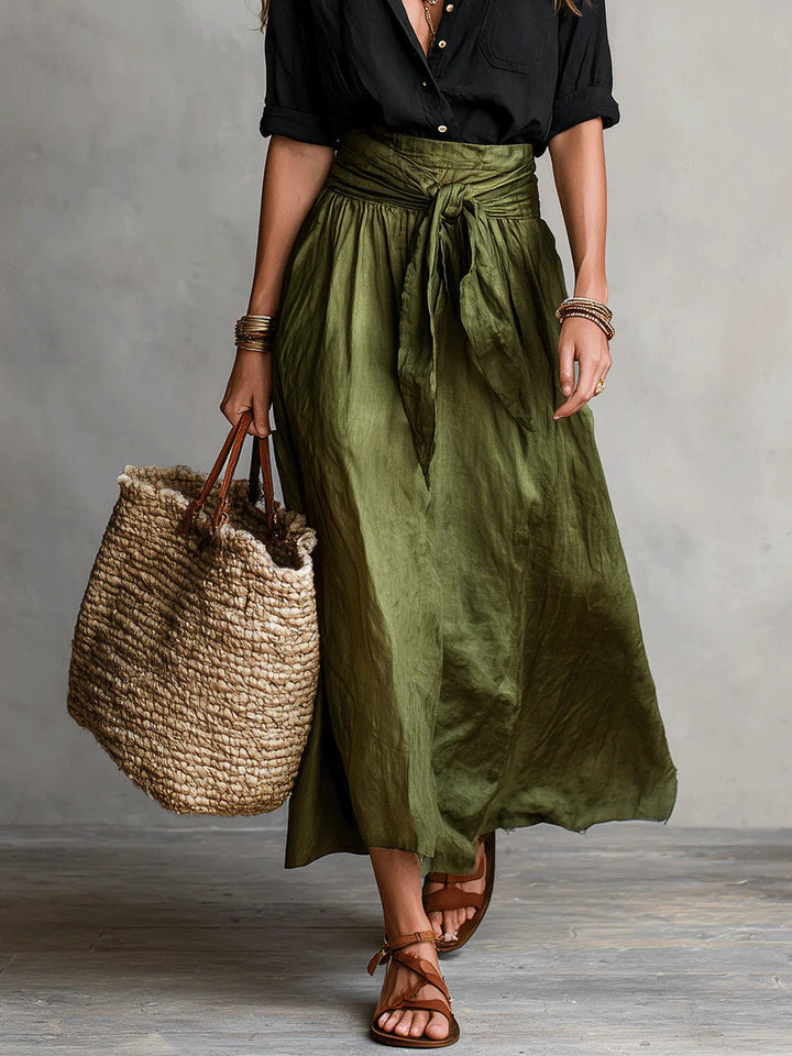 Vera | Ensemble de deux pièces avec T-shirt noir et jupe midi olive